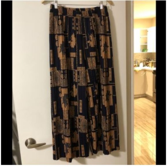 Printed Wide-Leg Pleated Pants - Picture 2 of 12